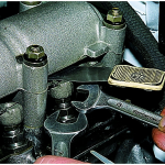 Как отрегулировать в клапанном механизме карбюраторного двигателя ваз 21214 тепловые зазоры?